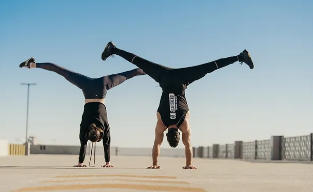 handstand strength training